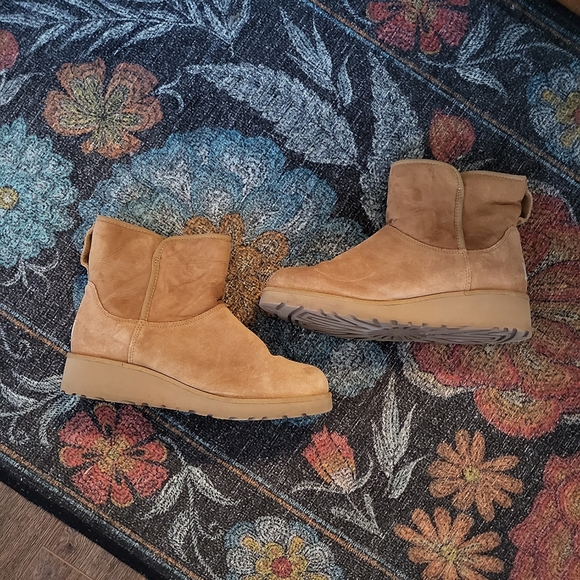 Uggs semi platform